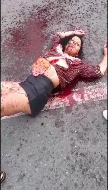 Man gutted his wife on the street • GoreCenter ▶