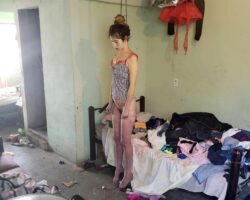 Amateur photo model hanged herself naked