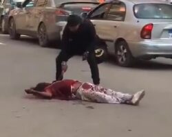 Egyptian cut his wife’s throat on the street