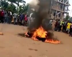 Nigerian thief burned alive