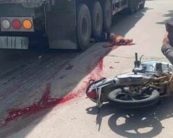 Vietnamese man on scooter fell under wheels of moving truck