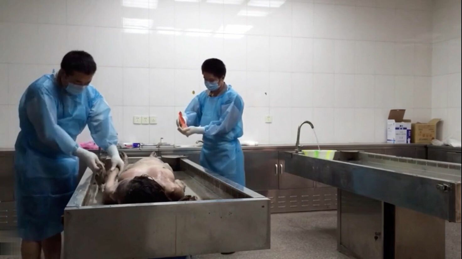 Bathing a woman in morgue • GoreCenter