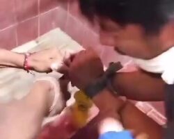 Dude's finger cutting off alive