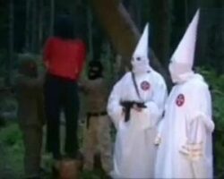 Ku-Klux-Klan hangs a man