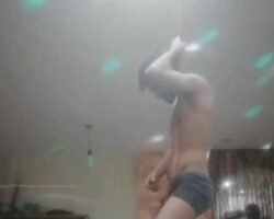 Russian hangs himself on live stream