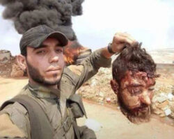 MIX: Syrian soldiers taking photos with severed rebel heads