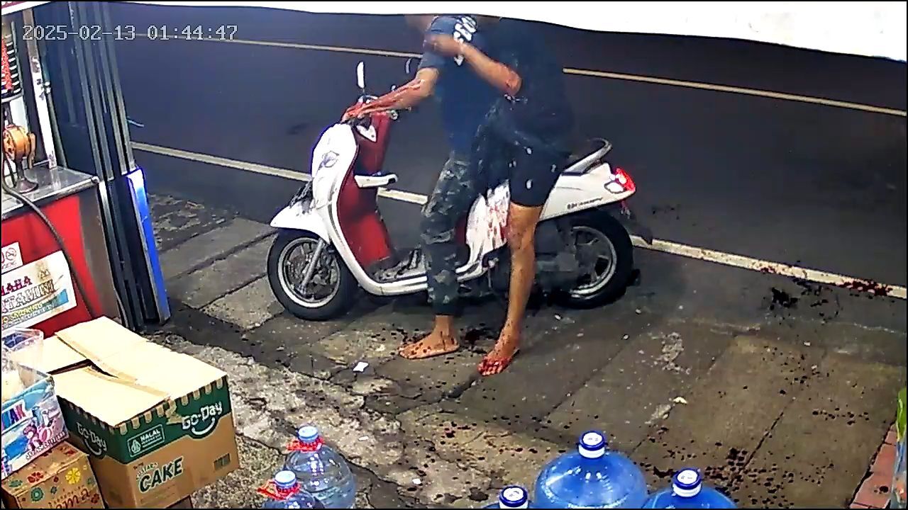 indonesian-man-attacked-and-stabbed-gorecenter
