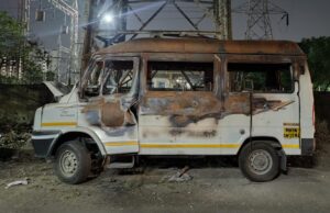 Minibus driver started fire and let 4 people burn to death inside