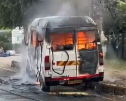 Minibus driver started fire and let 4 people burn to death inside