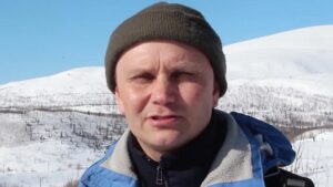 Russian climber performs self-surgery on mountainside