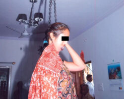 Woman hanged herself using metal chain