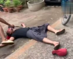 Burmese rebels execute two men in the middle of street