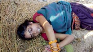 Dead woman found by road in Indian village