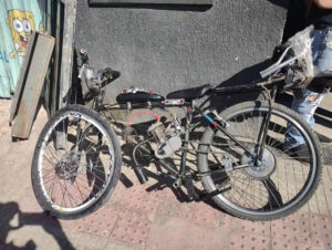 Teenager fell from his bicycle under cement truck