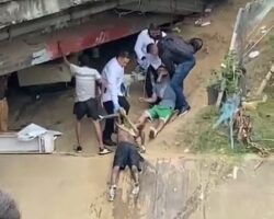 Guy helps recover his dead brother’s body from canal