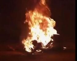 Motorcycle thief set on fire by enraged crowd