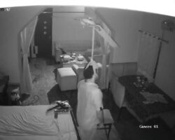Bankrupt gold trader hangs himself from ceiling fan