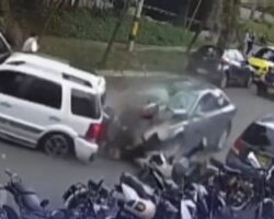 Guy crushed two thieves on motorcycle