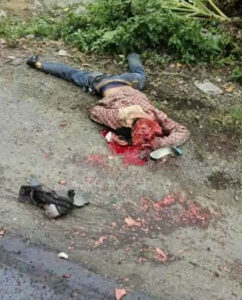 Motorcyclist gets his skull crushed by truck