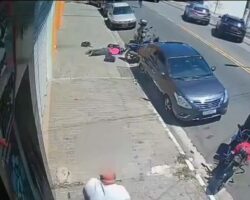 Robber shot dead by cellphone store owner