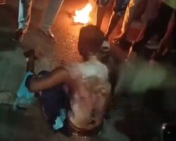 Rickshaw driver sets himself on fire over conflict with police
