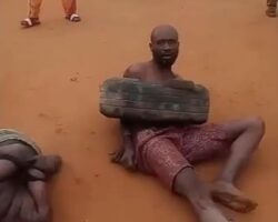 Three Nigerian robbers necklaced by mob