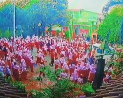 Minivan plowed into group of schoolchildren in Indonesia