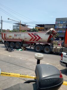 Peruvian female motorcyclist died under truck