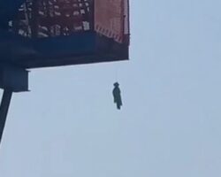Worker in China hanged himself on massive iron structure