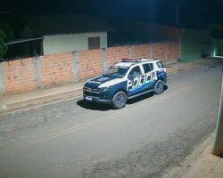 Police officers shoot dead fleeing suspect