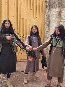 Pakistani soldier killed and beheaded by the Pakistani Taliban