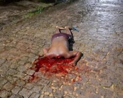 Brazilian gangsters play soccer with severed head of their rival