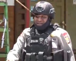 Police officer hit by arrow while breaking up tribal war