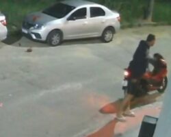 Man attacks his ex-girlfriend with knife and stabs her multiple times
