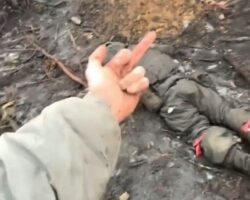 Ukrainian soldier gives middle finger to dead Russian soldier