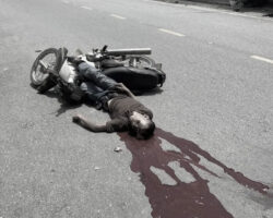Drunk motorcyclist crashes into bus