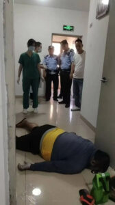Food delivery worker suddenly collapses and dies near elevator