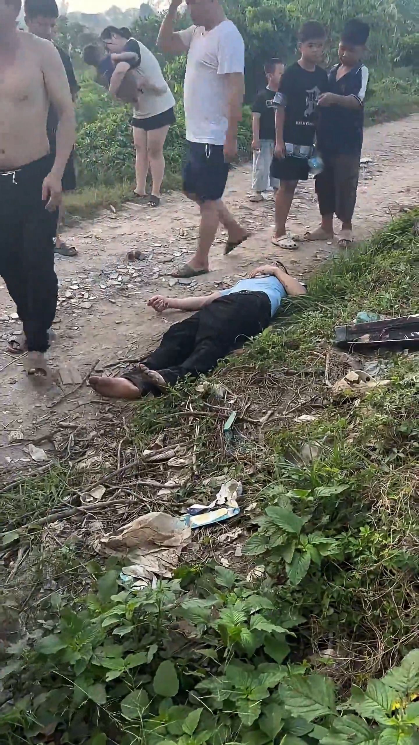 Man electrocuted to death while fishing near lake in Vietnam • GoreCenter