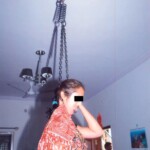 Woman hanged herself using metal chain