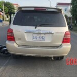 Young Cambodian woman lost her leg in collision with car