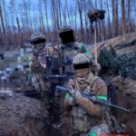 Ukrainian soldiers pose with Russian soldier's skull